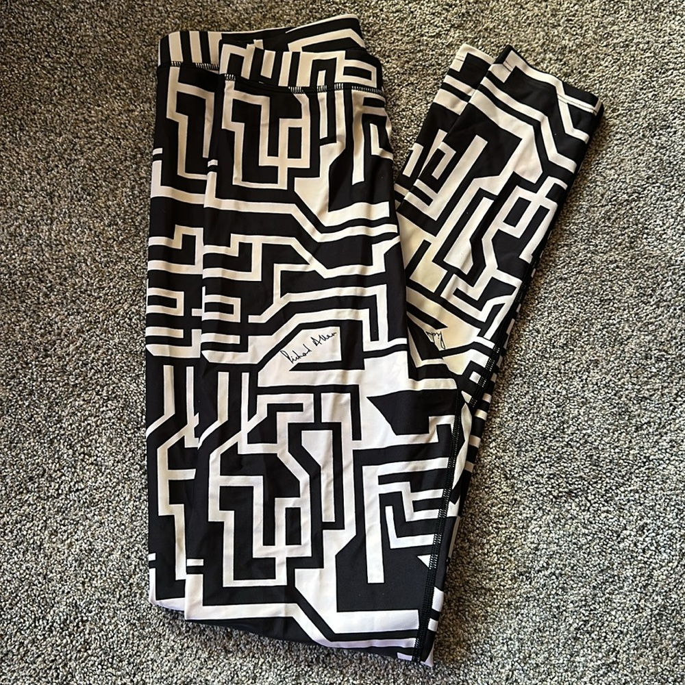 Richard Allen H&M LGeometric Pattern leggings cream black - Picture 2 of 5